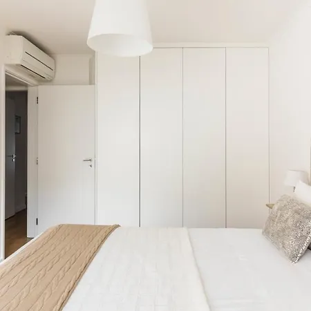 Plum Guide - The Sophmore Apartment