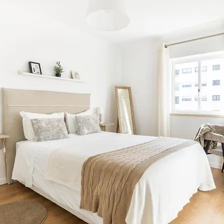 Apartman Plum Guide - The Sophmore