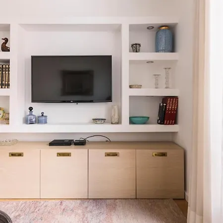 Plum Guide - The Sophmore Apartman *